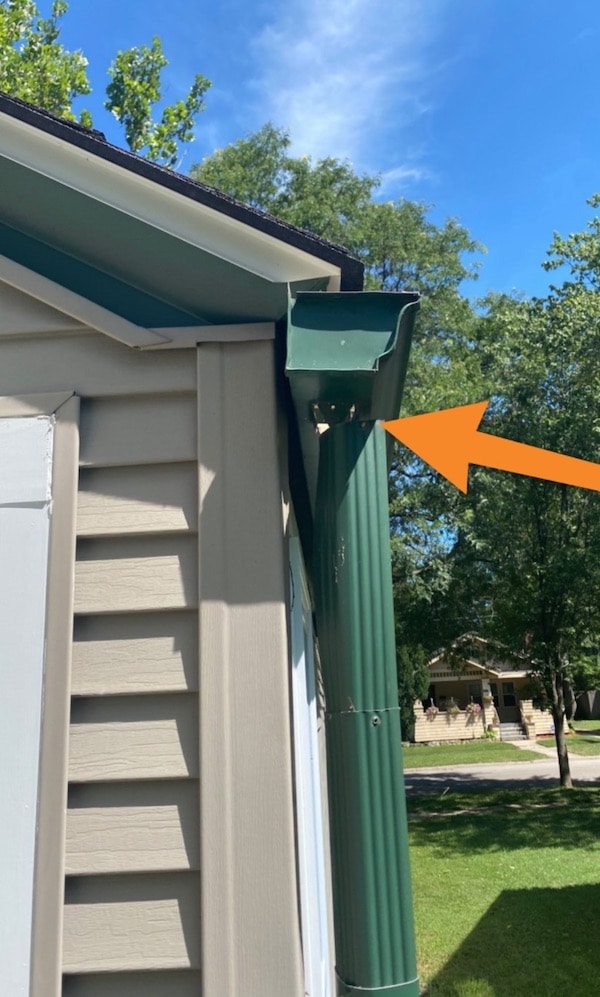 Poor downspout to gutter connection